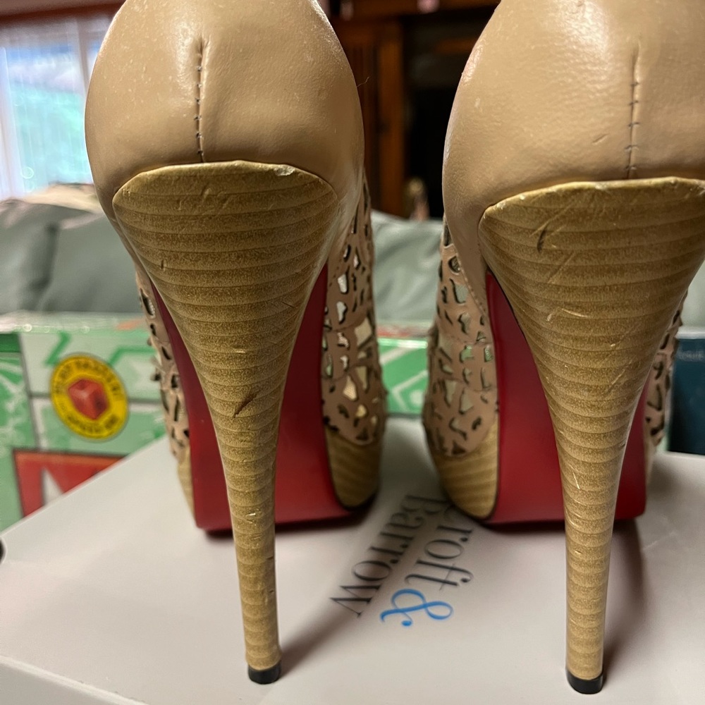Red bottom heels - Picture 4 of 7